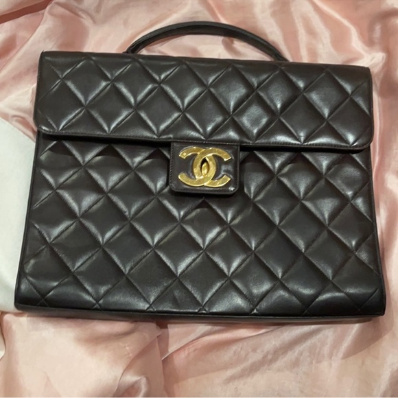 Authentic Gorgeous Vintage Chanel Briefcase Gold hardware - Picture 11 of 16